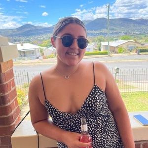 Meet your Posher, Olivia